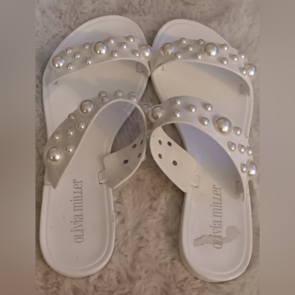 Olivia Miller Sandals - Picture 2 of 4
